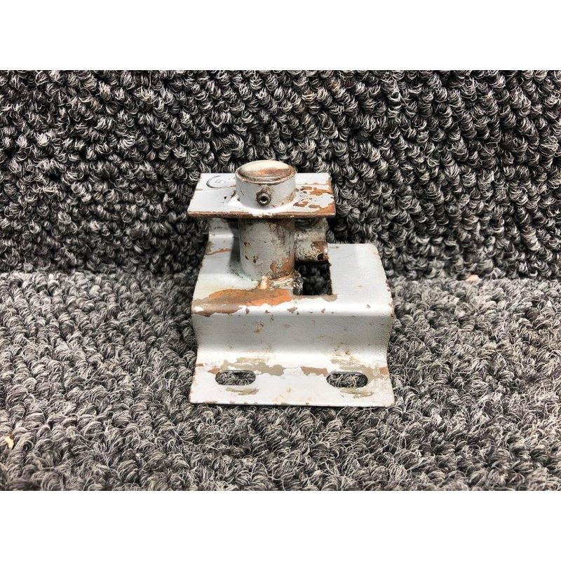 0511262-1 Cessna 172K Cabin Door Rotary Clutch Assembly LH