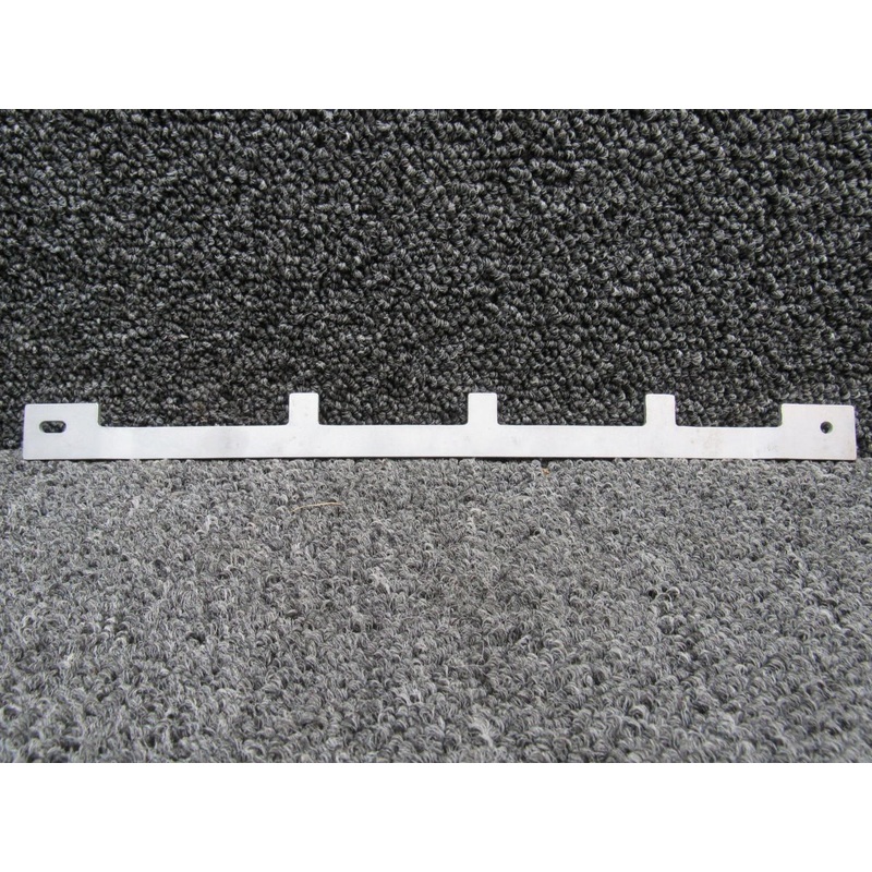 0513560-7 Cessna 172 Seat Plate (NEW OLD STOCK) (SA)