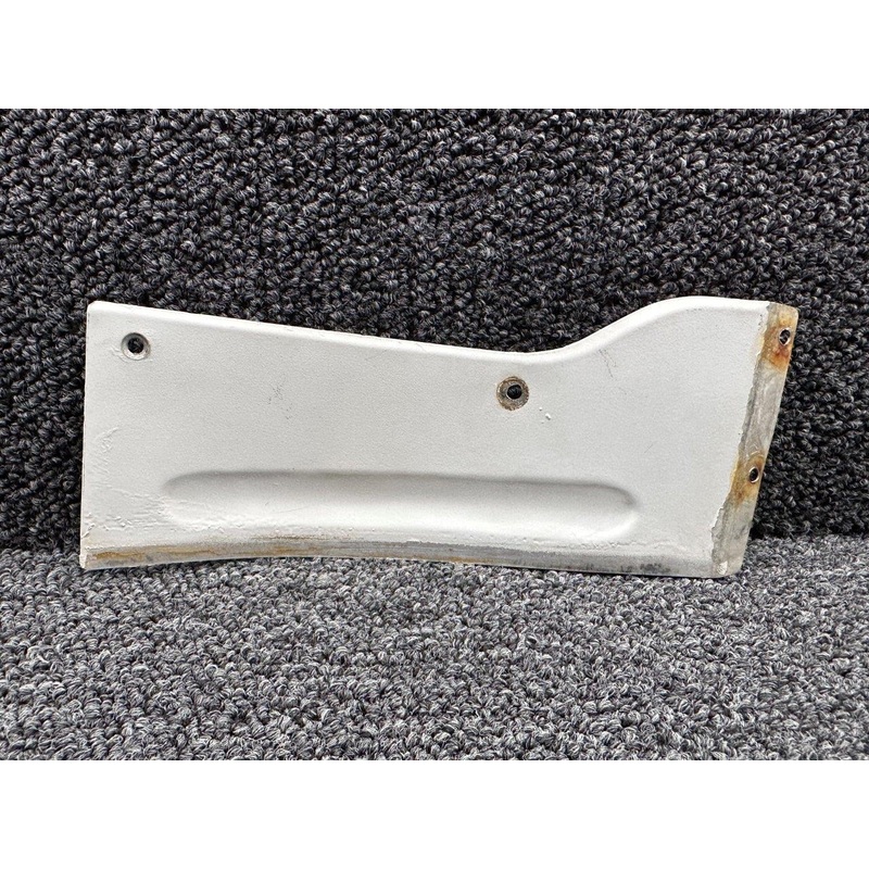 0520008-1 Cessna 172N Wing Fairing Rear Lower RH