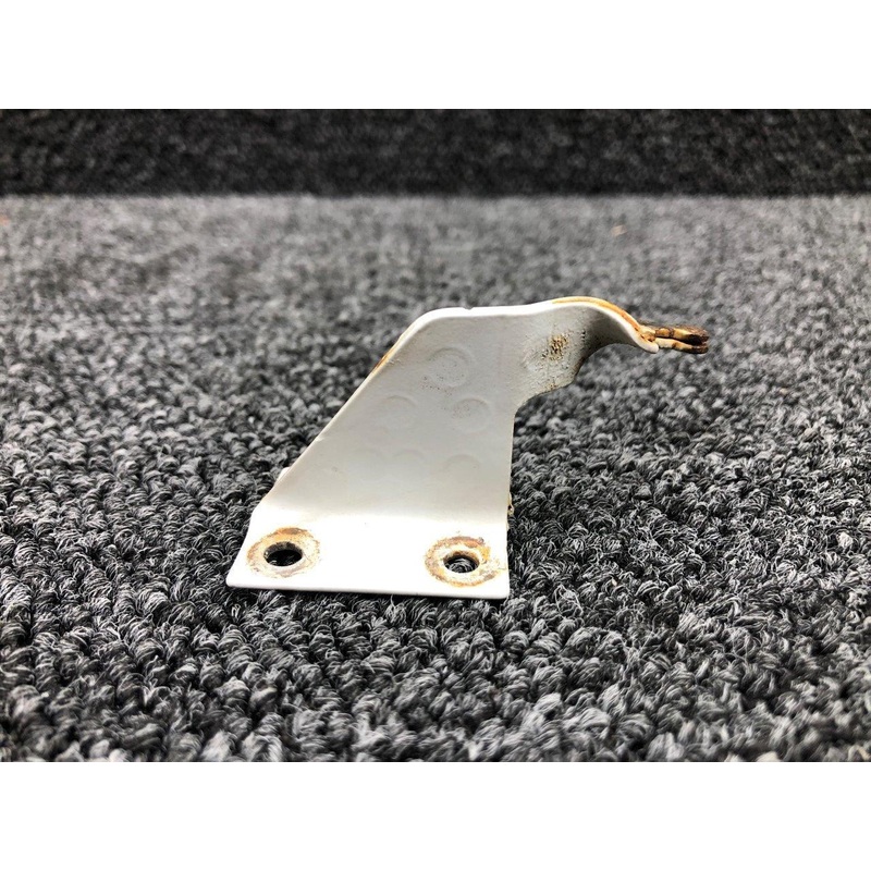 0523008-4 Cessna 172 Wing Cabin Door Catch RH