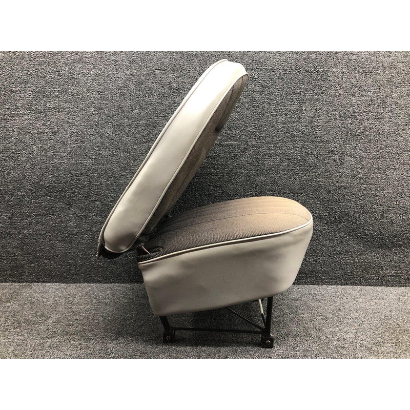 0500104-7 Cessna 172 Front Seat Assembly LH (Rails: 11)