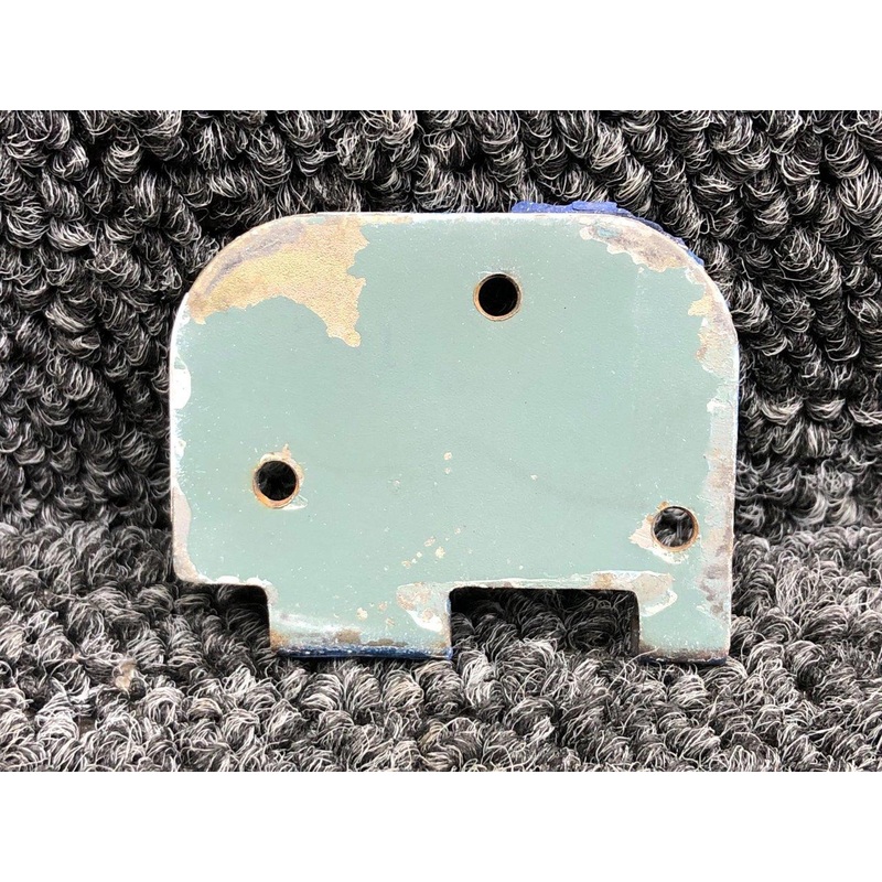 0511280-3 Cessna 172K Lower Forward Cabin Door Hinge LH