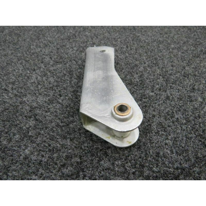 0325119 Cessna 195 Bracket Flap Center