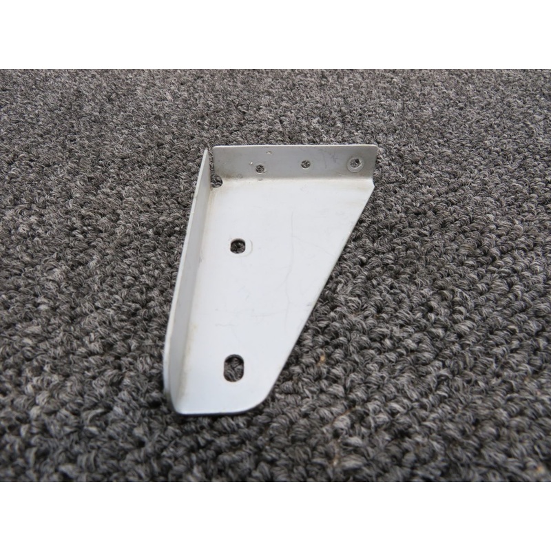 0516030-2 Cessna 172S Bracket Fuel Strainer RH
