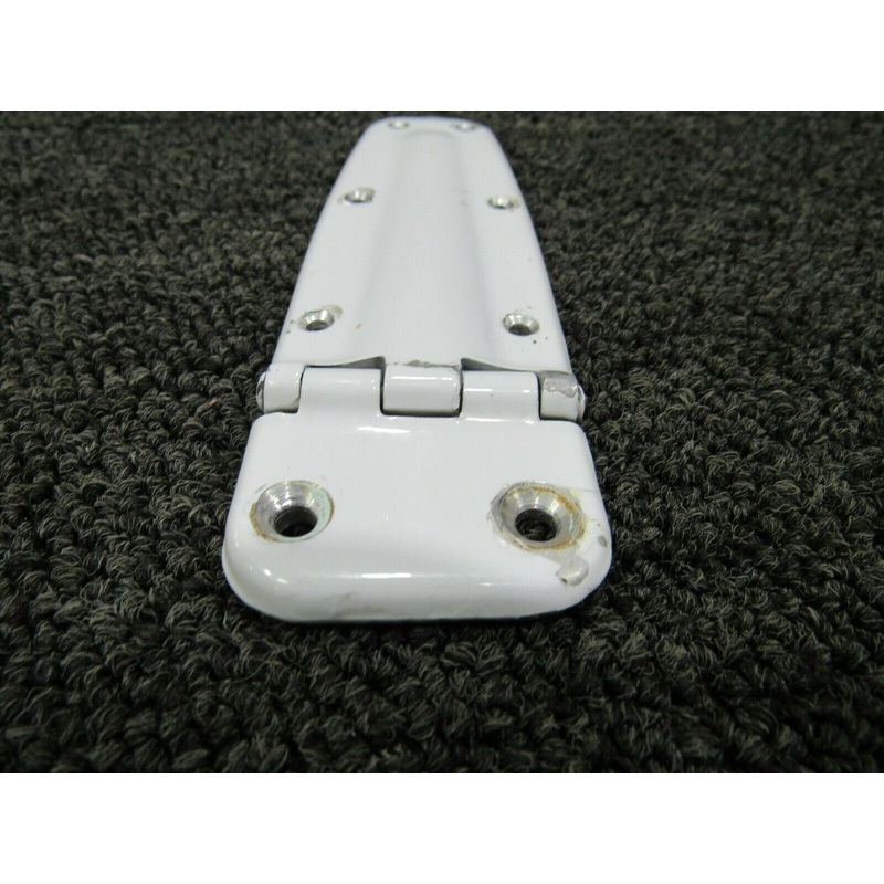 0413426-21 (USE: 0413426-24) Cessna 152 Cabin Door Upper Hinge Assy – LH