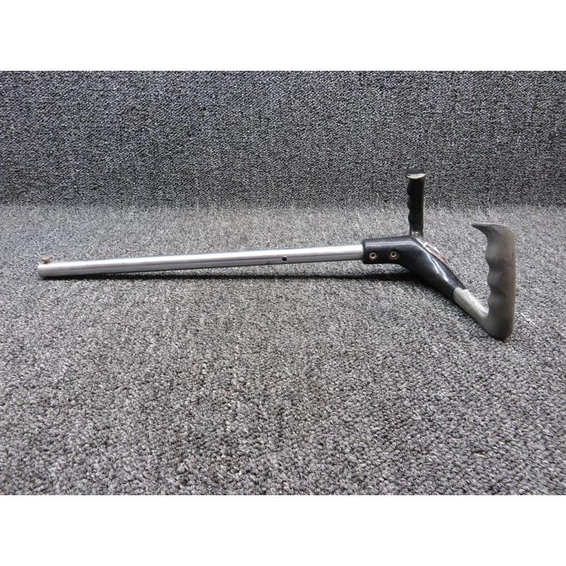0513239-9 (Use: 0513260-13) Cessna 150J Control Yoke Assembly