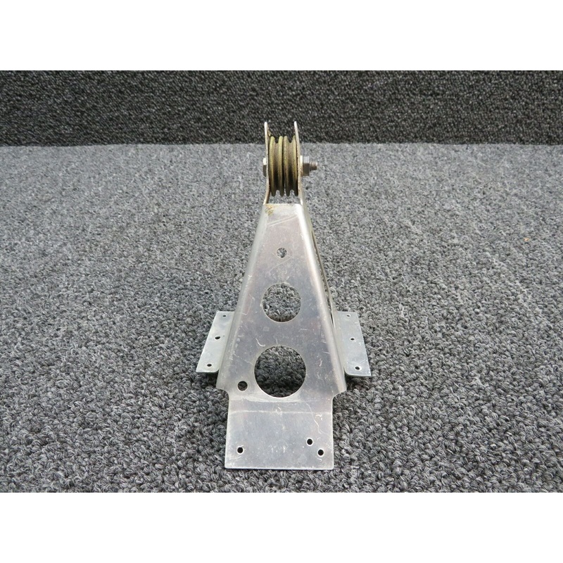 0411939-1 Cessna 150E Bracket Tab Control Pulley