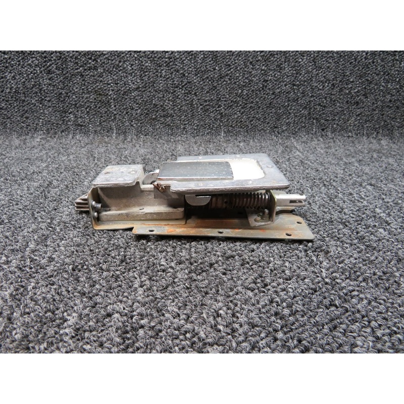 0517012-4 Cessna 172N Cabin Door Latch Assembly RH