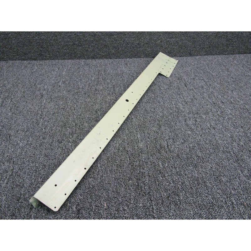 0710612-10 Cessna 182T Support Lower Door Sill RH