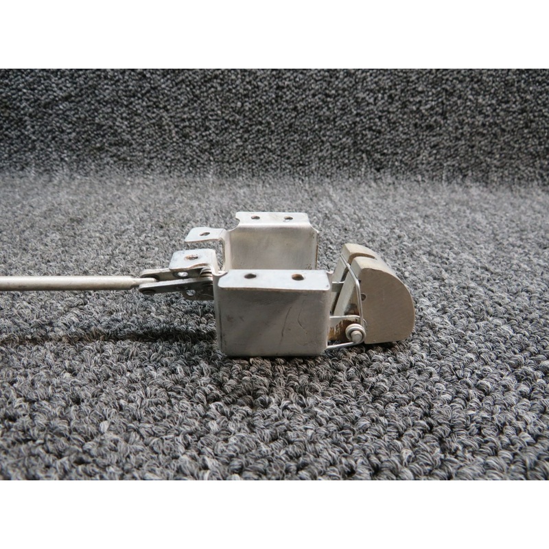 0311324 Cessna 195 Baggage Door Latch Assembly