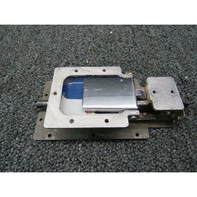 0511256-4 Cessna 172D Latch Assy RH Door