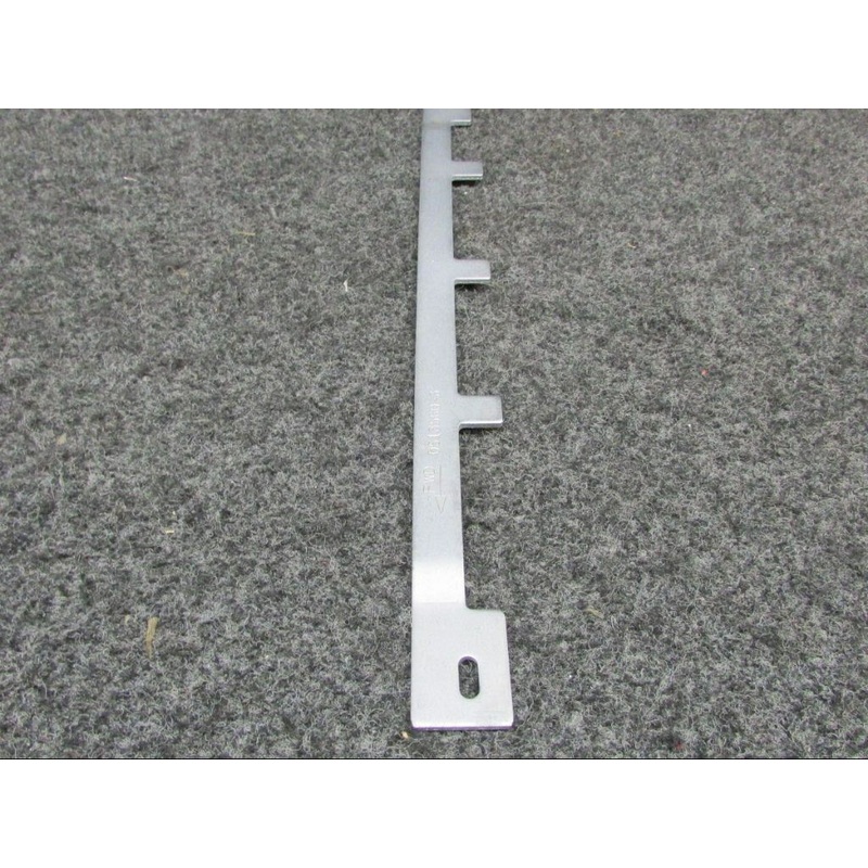 0513560-3 Cessna 172 Plate Seat (NEW OLD STOCK) (SA)