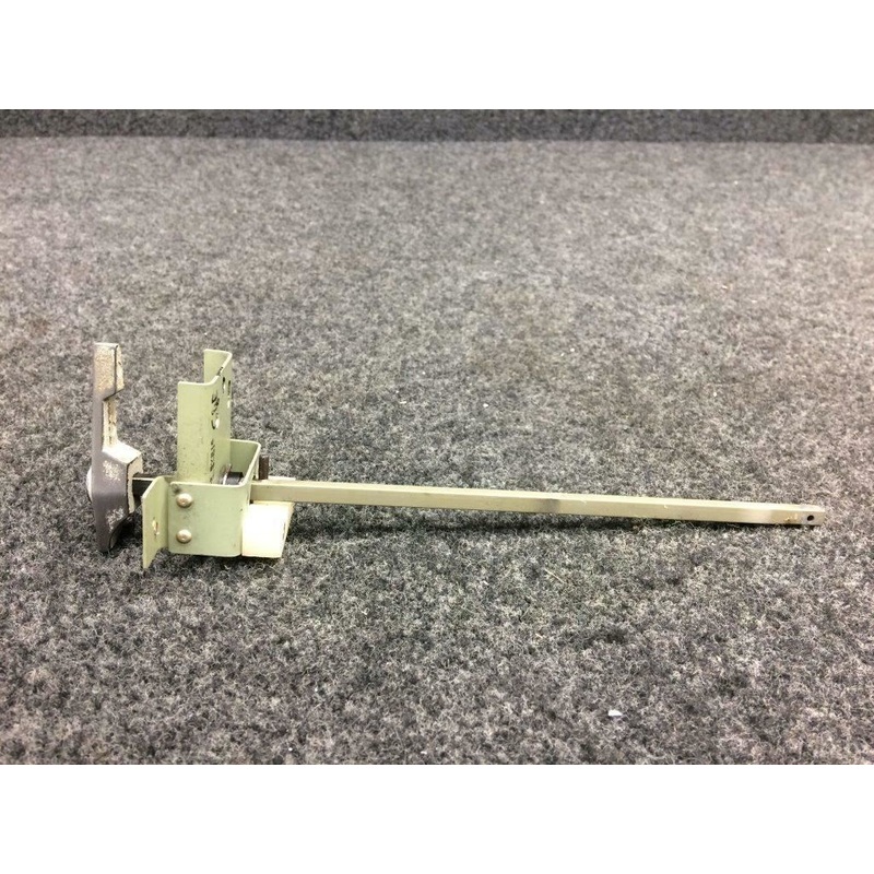 0516024-9, 0716623-8 Cessna 172S Fuel Selector Shaft and Handle