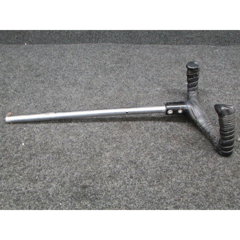 0513240-16 (USE: 0513261-7) Cessna 150J Control Wheel Assy