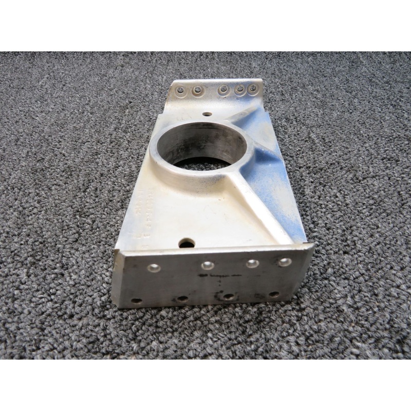 0541196-2 Cessna RH Outboard Landing Gear Support