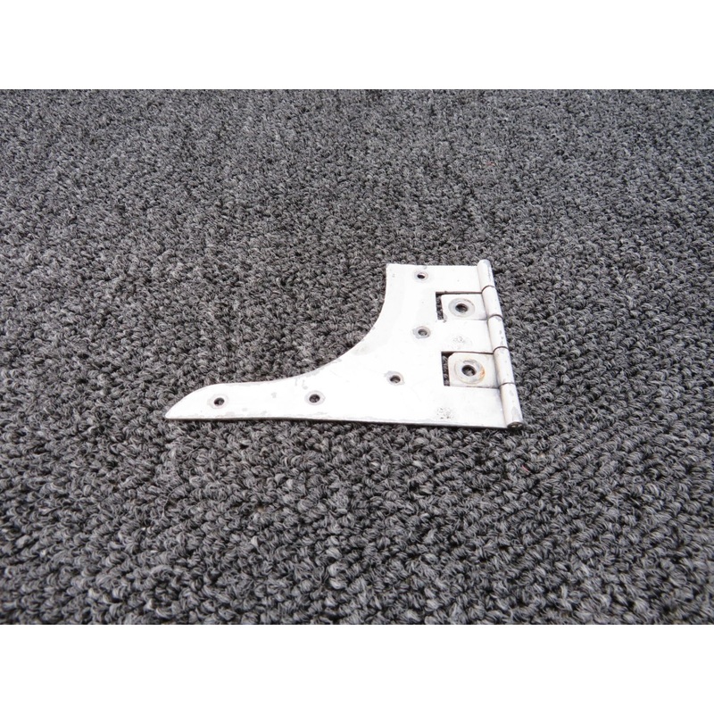 0411597 Cessna 120 Cabin Door Hinge Assembly Upper LH (White)