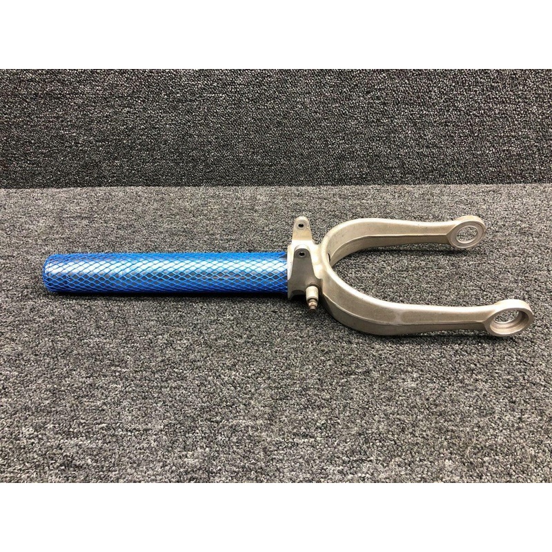 0543039-204 (Use: 0543039-201) Cessna 172 / 175 Nose Gear Fork & Barrel Assembly