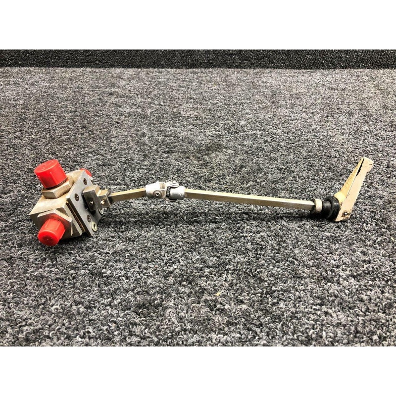 0513120-6 Cessna 172D Fuel Selector Assembly W/ Shaft & Handle