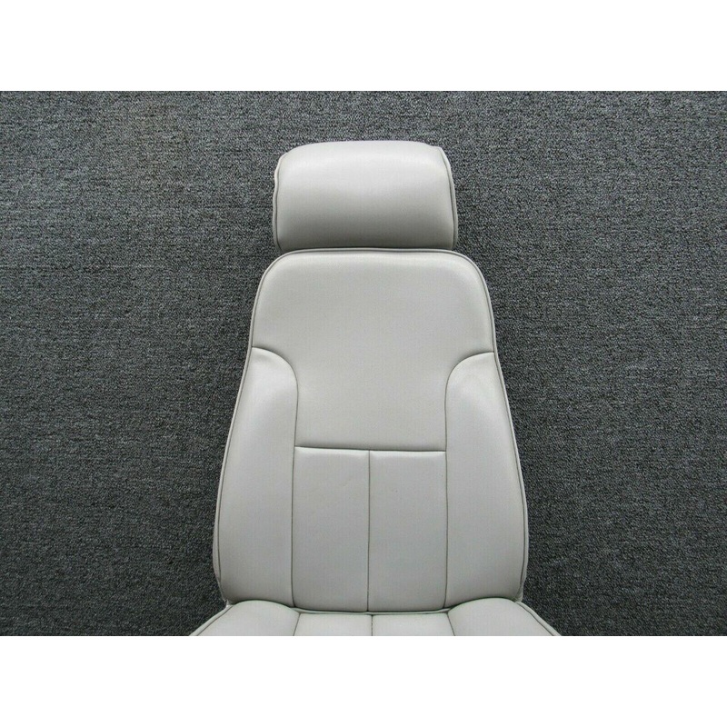0514122-10 Cessna 172N Seat Assembly Pilot / Co-Pilot