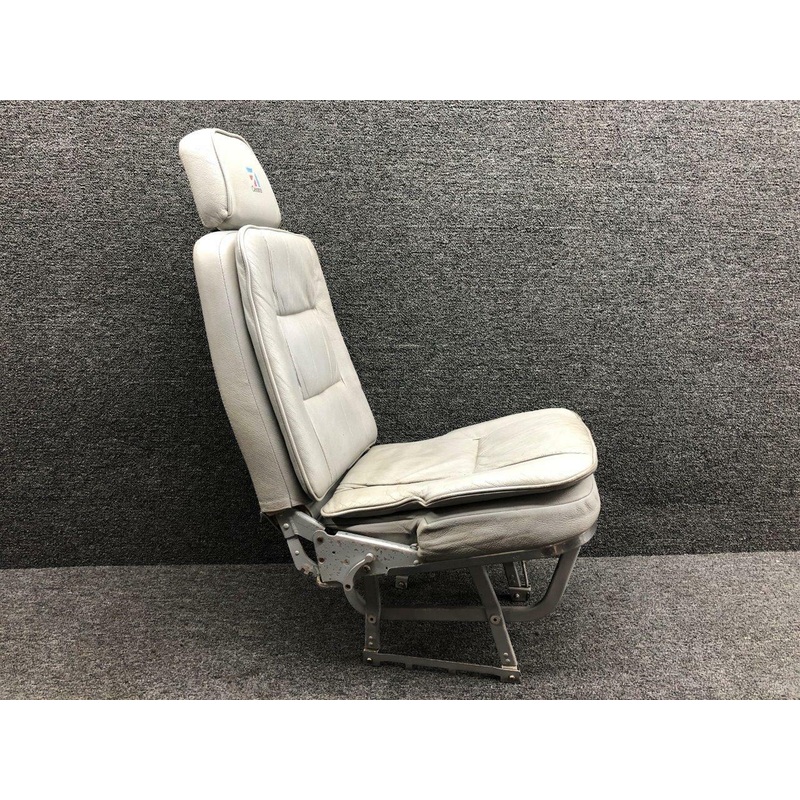 0500210-20 Cessna 172D Pilot / Co-Pilot Seat Assembly W/ Headrest Lightweight (Rails: 11)