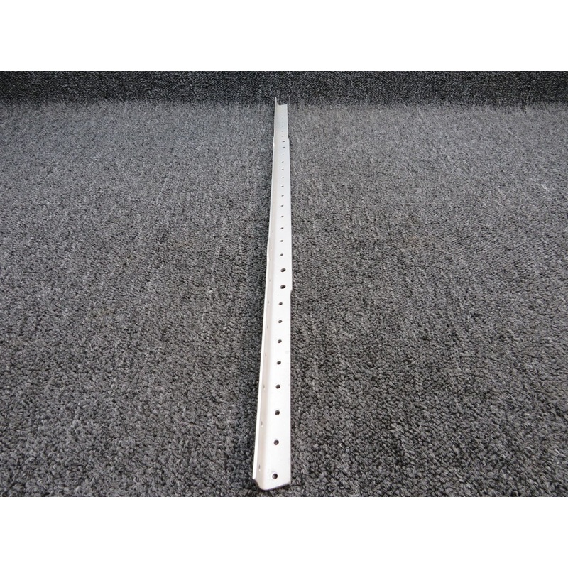 0710611-3 Cessna 182D Angle Assembly