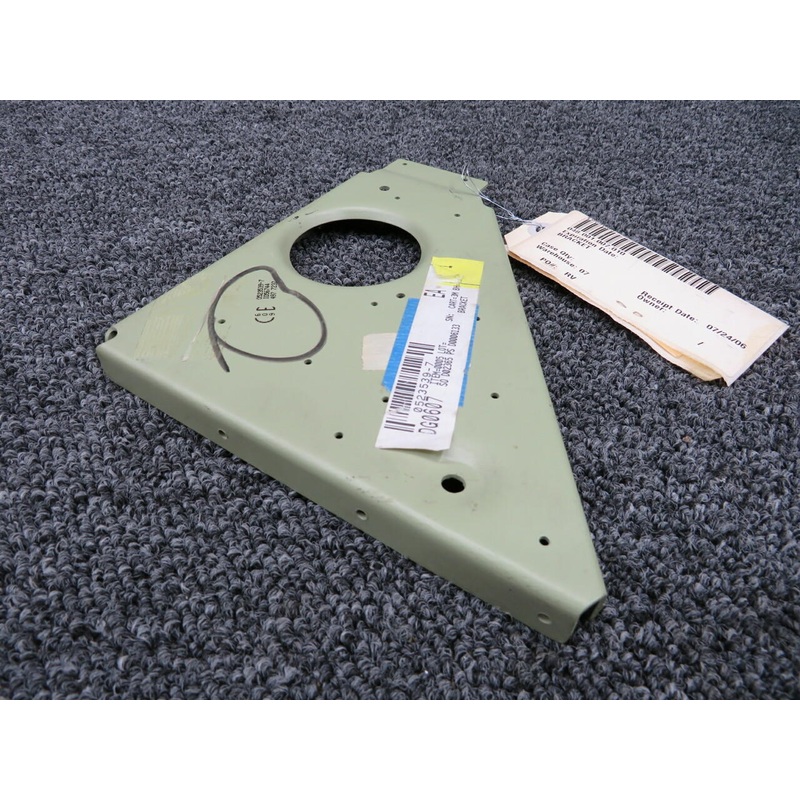 0523539-7 Cessna Bracket Assembly (NEW OLD STOCK)