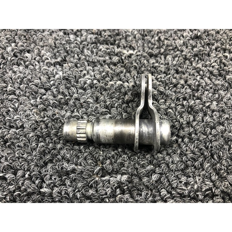 0511227-7 Cessna 172D Cabin Door Handle Shaft LH