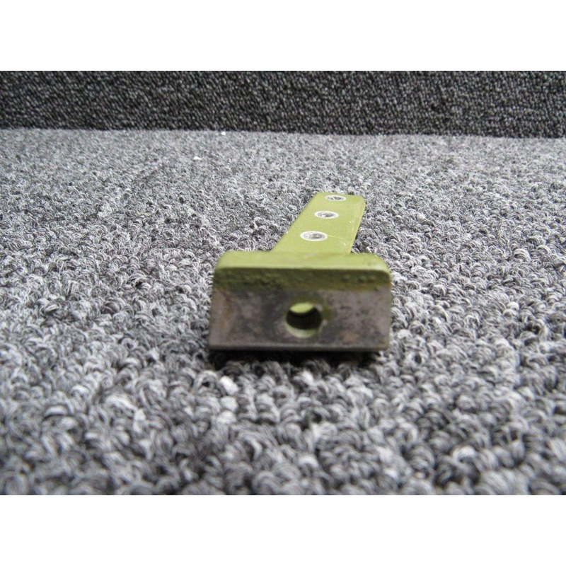 0513372-1 Cessna 172 Fitting LH Tunnel