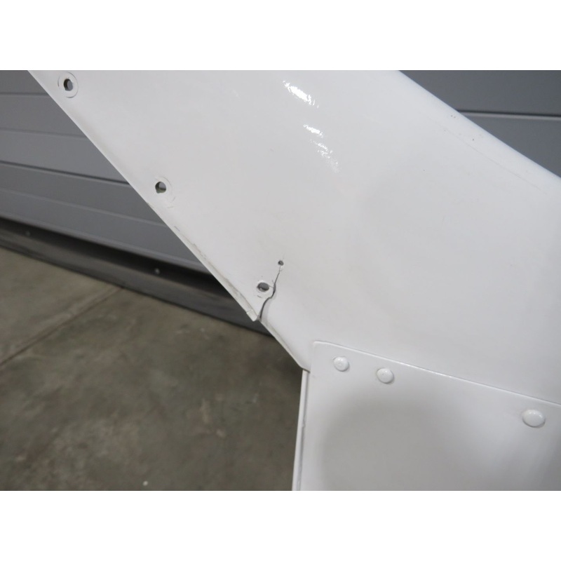 0531019-8 Cessna 172N Dorsal Fin Assembly (White) (Crack)