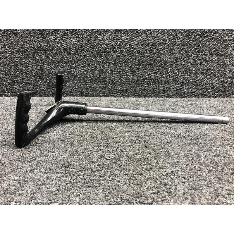 0513239-1 (WEU: 0513239-5 / 0513239-9) Cessna 172D Control Wheel Assembly RH (D: 0.753, L: 13-7/8)