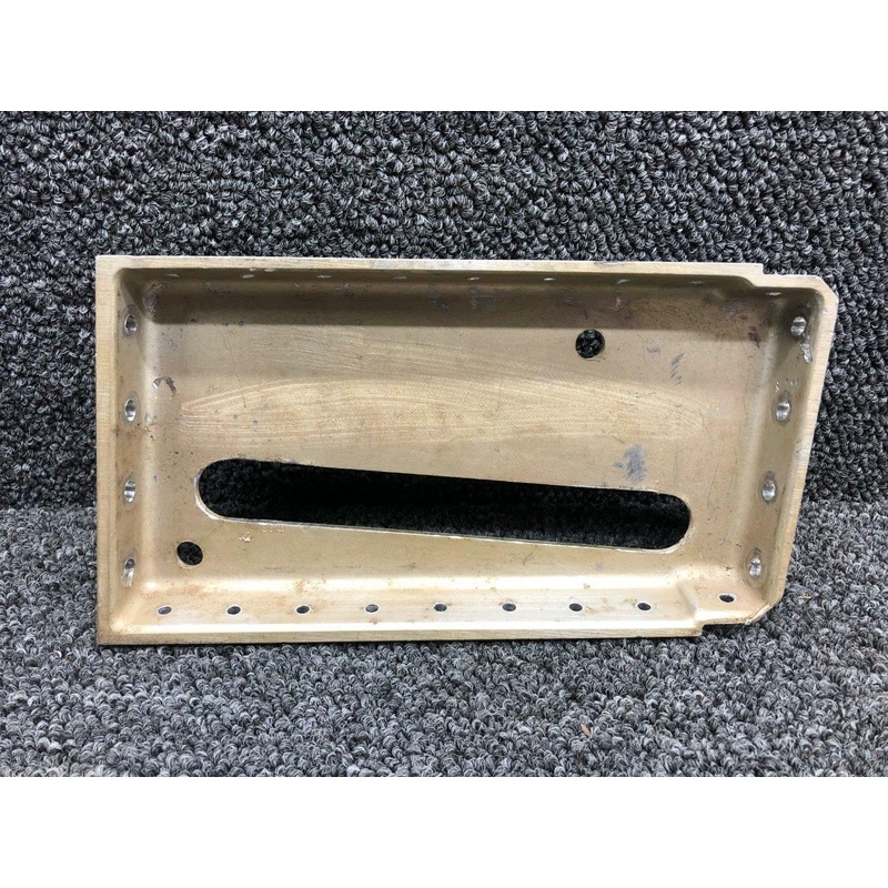 0541121-2 Cessna 172D Landing Gear Casting Outboard RH