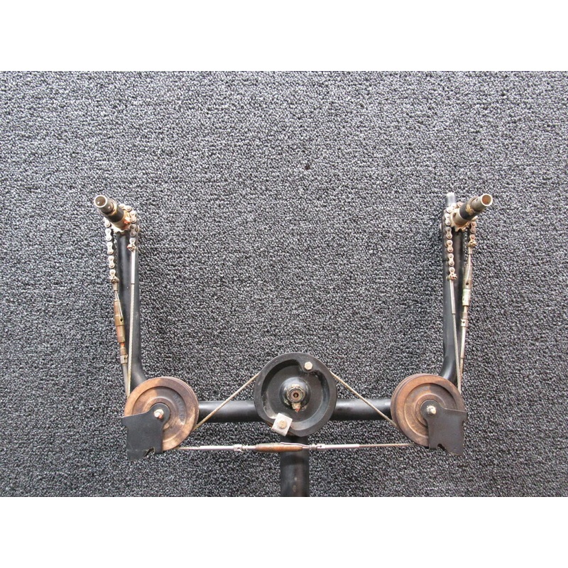 0560014-4 (USE: 0560014-2) Cessna 172N Control Yoke Column Assembly