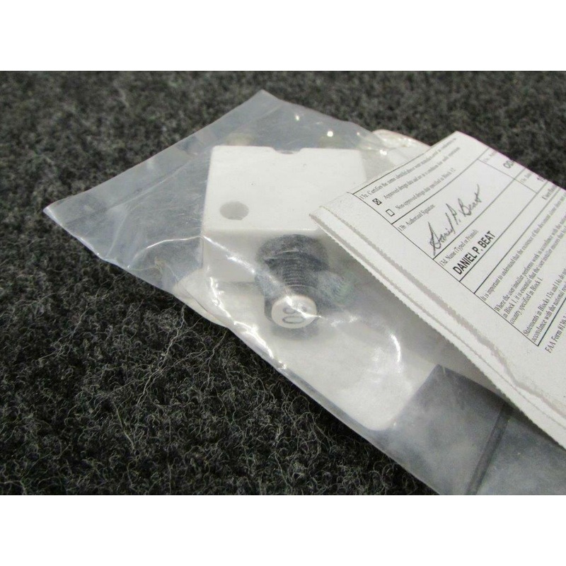 S160-30L Cessna Breaker 30 AMP (New Old Stock) (SA)