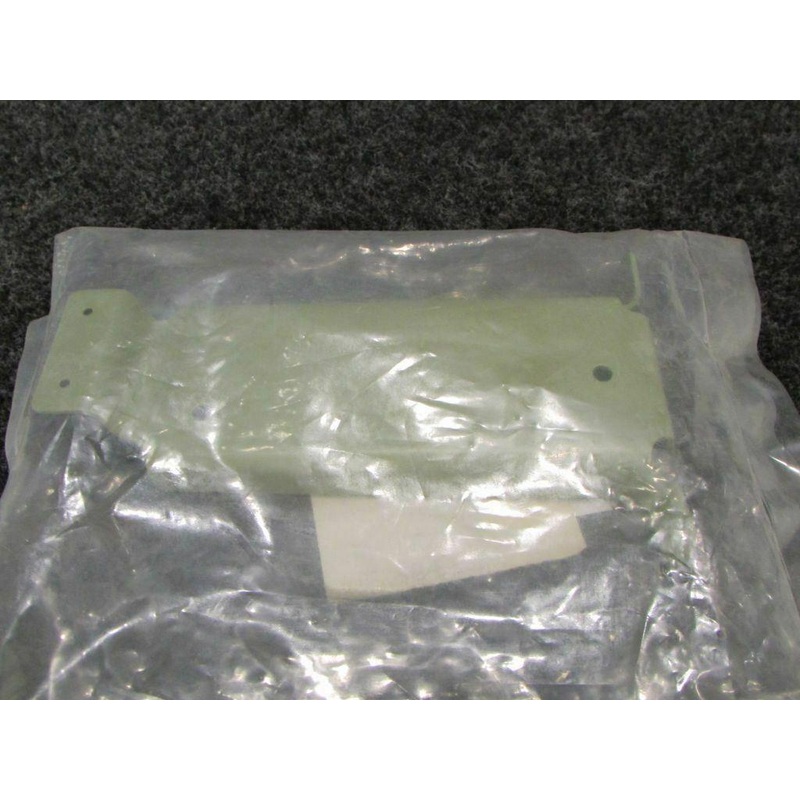 0513548-3 Cessna Bracket Assembly (NEW OLD STOCK) (SA)