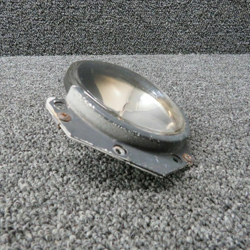 0523118-1 / 0423542-6 Cessna P206 Landing Light Assy W/ Bracket (Volts: 14)