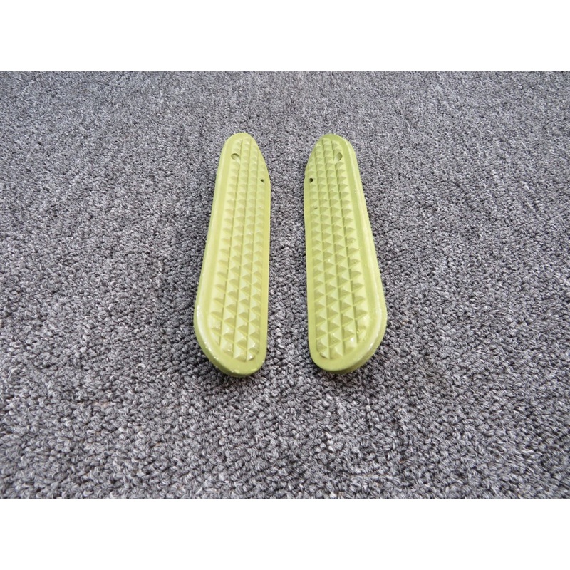 0541154-1 Cessna 150-172 Step Assembly Set LH and RH (Zinc) (DP)