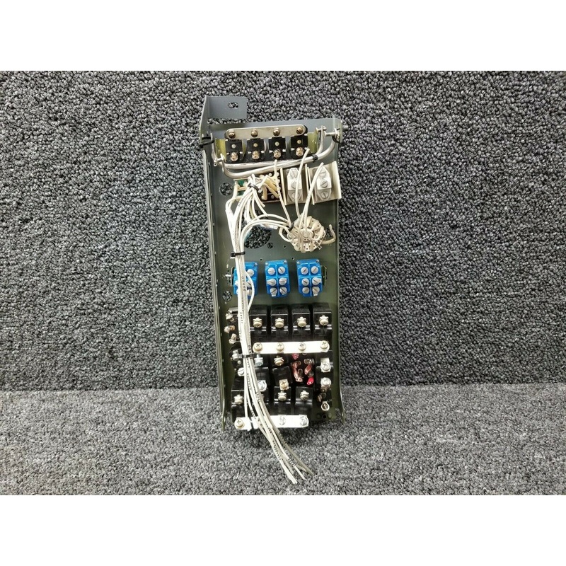 S382-2 / S392-1 Cessna 421B Panel Switch Upper (Voltage: 28)