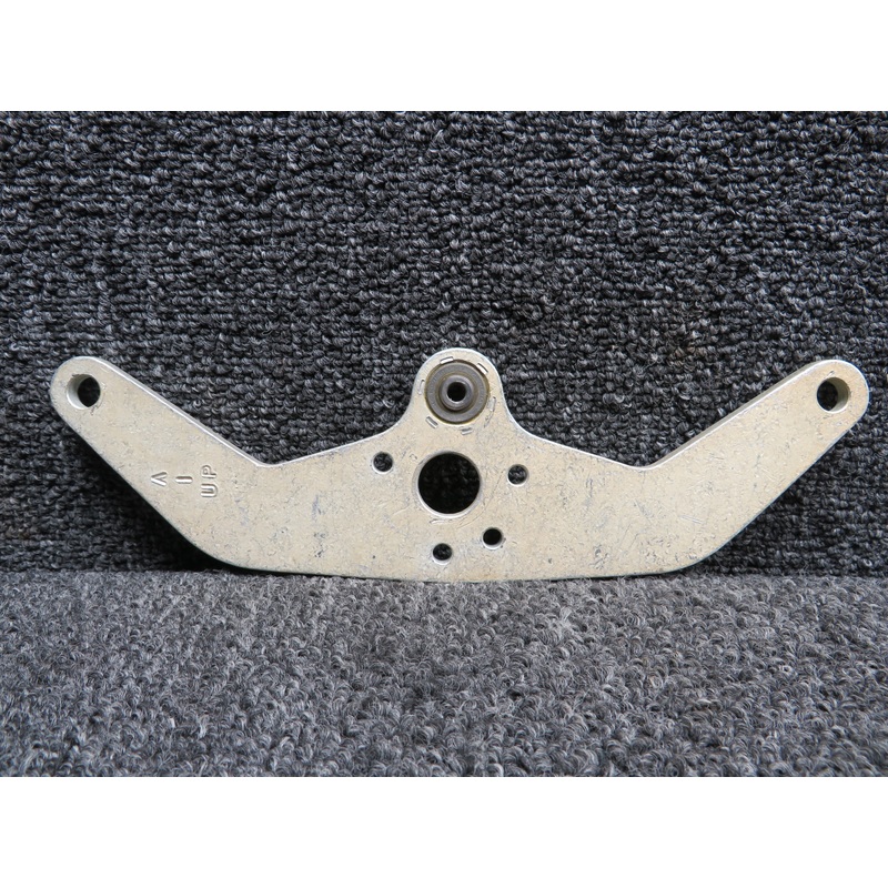 0432166-5 (Alt: 0432166-3) Cessna 150L Elevator Bellcrank Assy