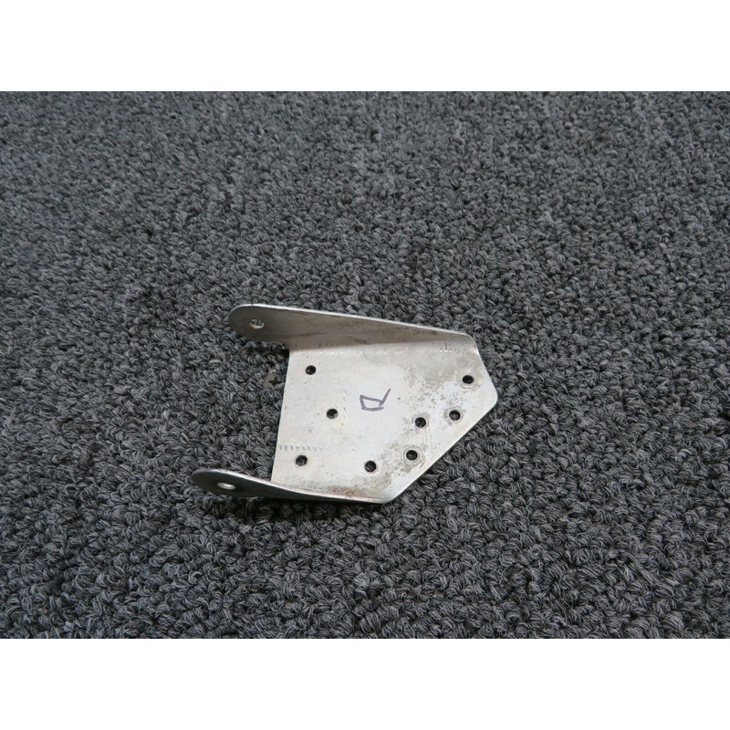 0411528-1 Cessna 150E Bracket Safety Belt RH