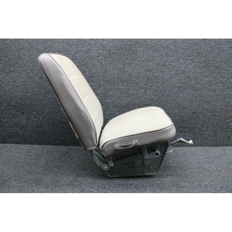0514094-1 Cessna 172M Seat Pilot Assy (Infinite Adjust, Rails: 11)
