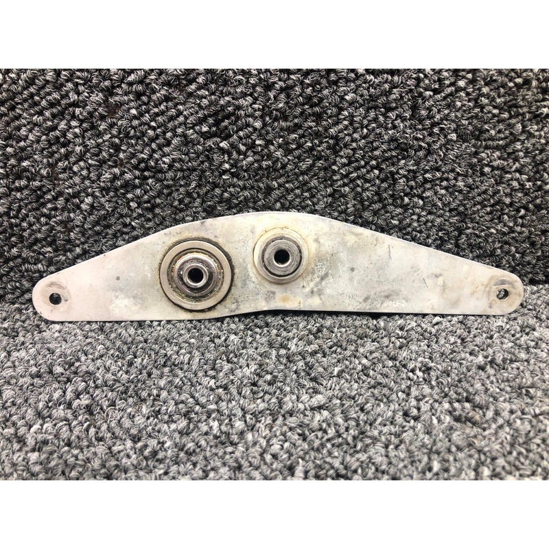 0513370-1 Cessna 172F Elevator Bellcrank Assy Forward