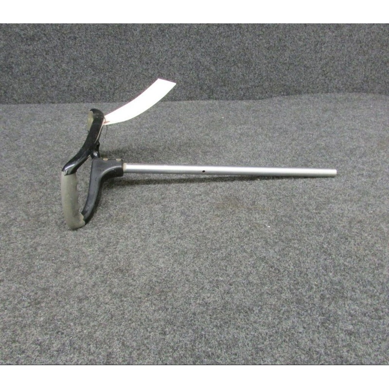 0513332-203 Cessna 150F Control Wheel Assy