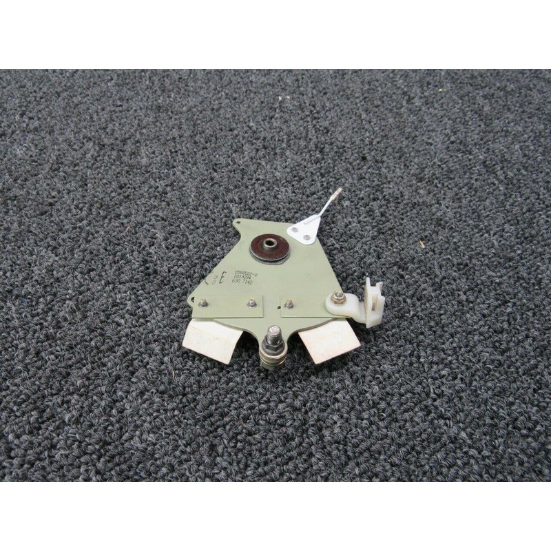 0560022-9 / S2445-1 / S1906-1 Cessna 172S Flap Position Bracket w/ Switches