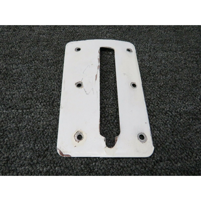 0511071-3 Cessna 172 Plate Landing Gear Fillet LH (White)