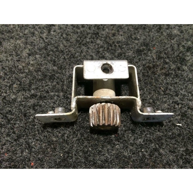 0412066-1 Cessna 150 / 152 Clutch Assy Door Latch LH
